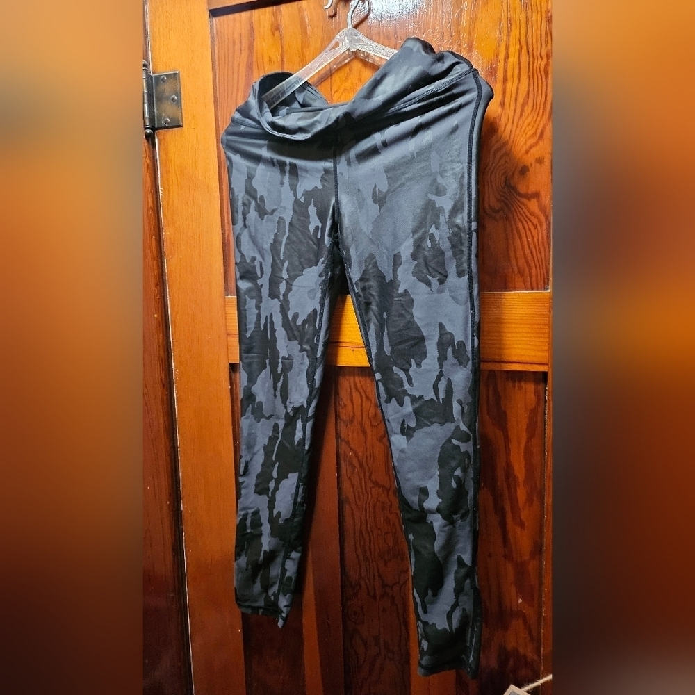 EUC Mono B High-Waisted Black Camo Leggings - Size L
